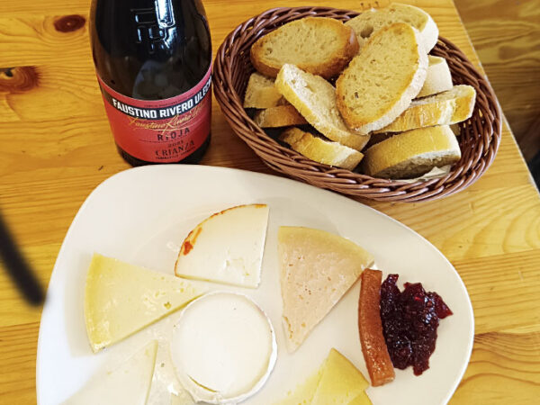 Tabla de Quesos artesanos con vino Rioja